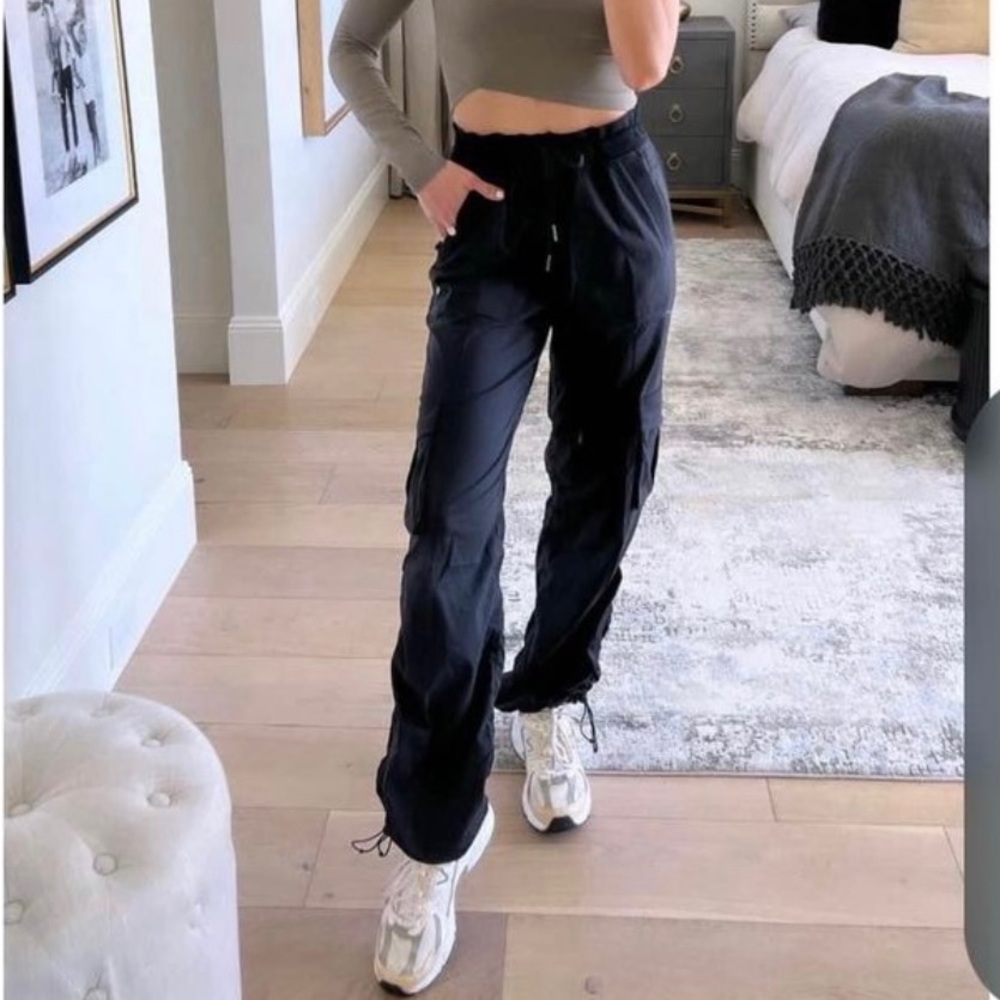 New w/tag Lululemon Dance Studio Relaxed-Fit Mid-Rise Cargo Pant